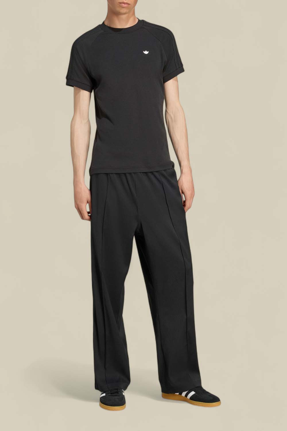 תמונת כל הלוק של מכנסי ריצה ארוכים